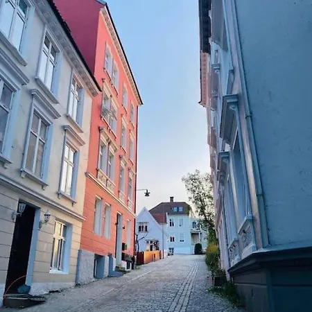 아파트 Sentral Leilighet Med Fantastisk Utsikt!